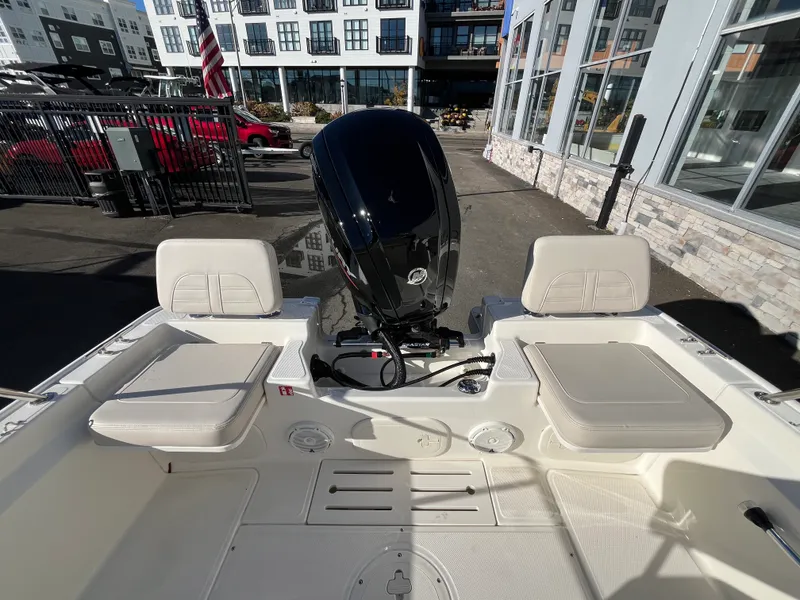 Slide: The Image of Boston Whaler 170 Montauk 2026 - 7