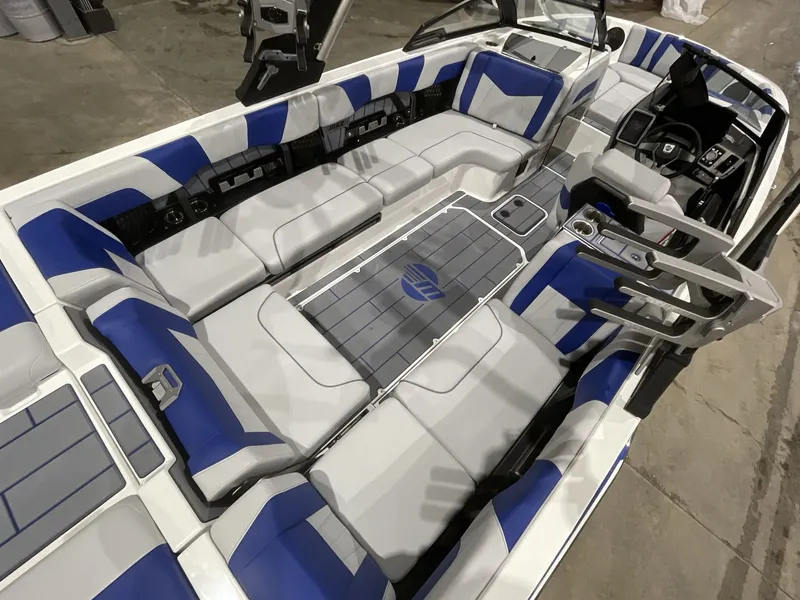 Slide: The Image of Malibu Wakesetter 24 MXZ 2023 - 209