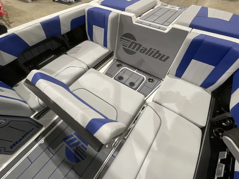 Slide: The Image of Malibu Wakesetter 24 MXZ 2023 - 232