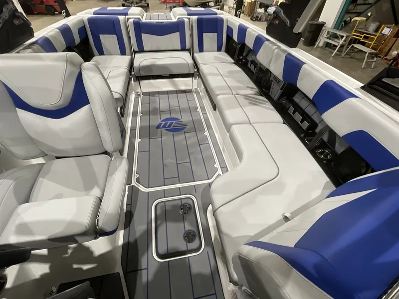 Slide: The Image of Malibu Wakesetter 24 MXZ 2023 - 235
