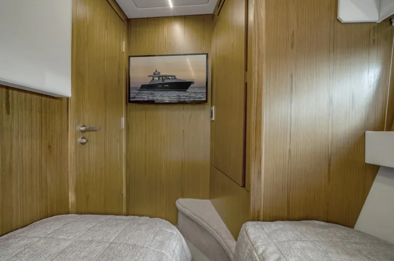 Slide: The Image of Tiara EX 60 2026 - 53