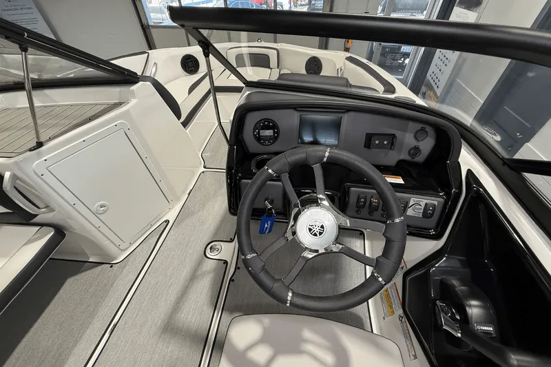 Slide: The Image of Yamaha AR195 2026 - 16