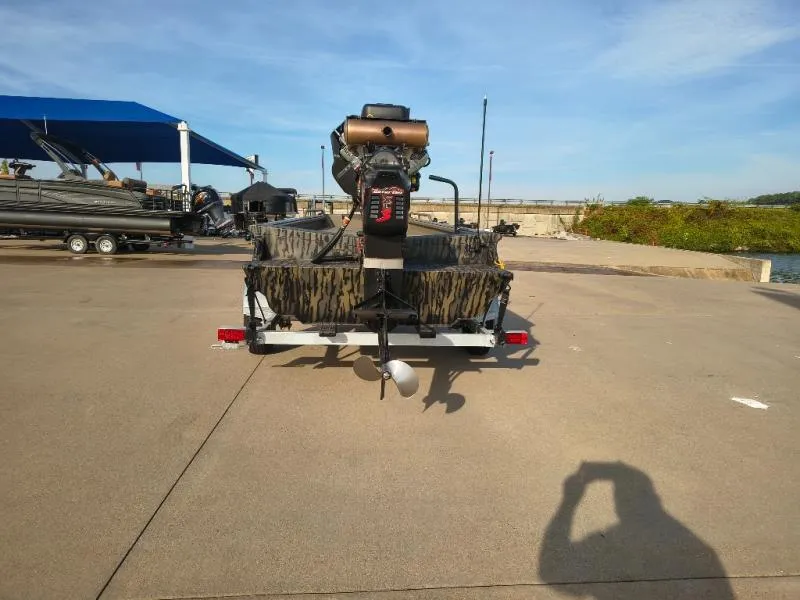 Slide: The Image of Gator-Tail Savage Mid Deck 17/50 2027 - 4