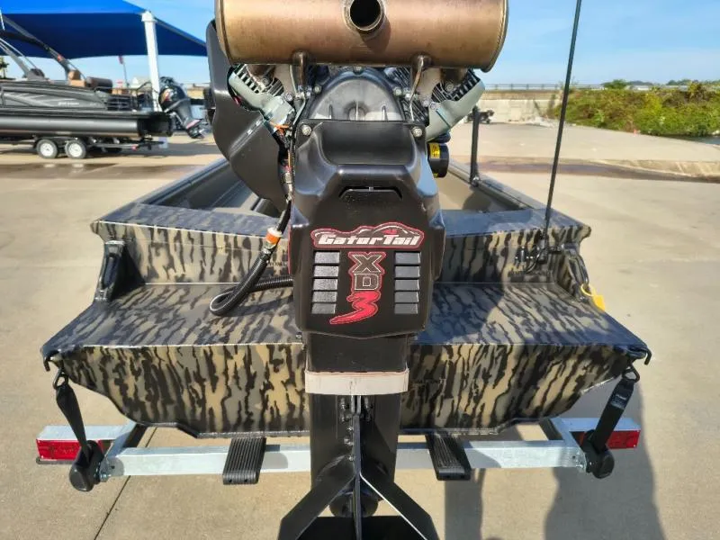 Slide: The Image of Gator-Tail Savage Mid Deck 17/50 2027 - 16