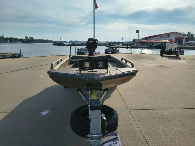 Slide: The Image of Gator-Tail Savage Mid Deck 17/50 2027 - 1