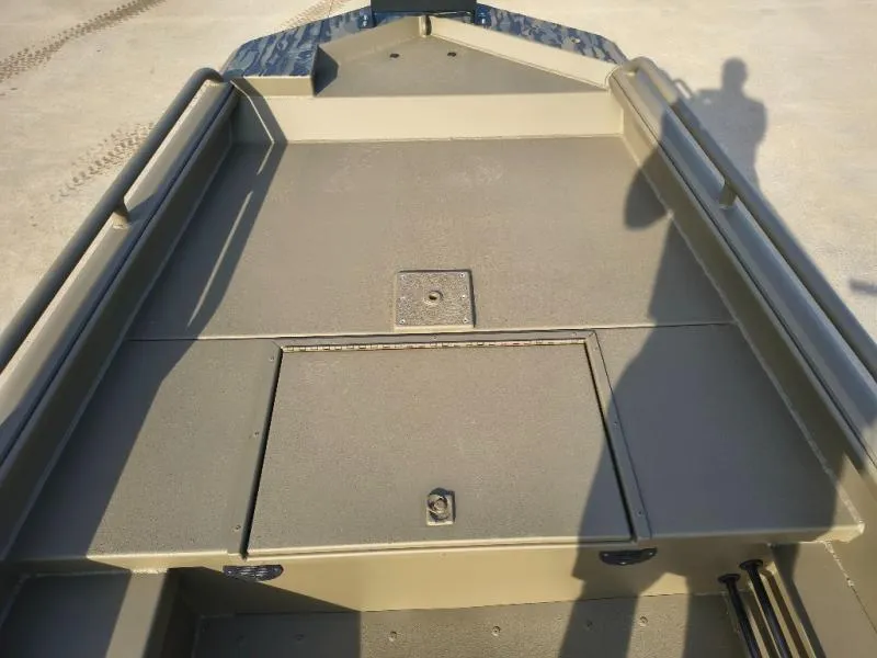 Slide: The Image of Gator-Tail Savage Mid Deck 17/50 2027 - 6