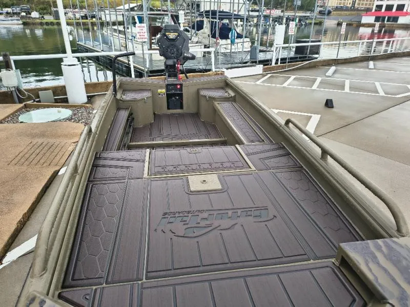 Slide: The Image of Gator-Tail 17/50 MID-DECK SAVAGE 2027 - 4