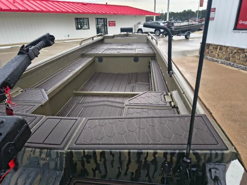 Slide: The Image of Gator-Tail 17/50 MID-DECK SAVAGE 2027 - 5