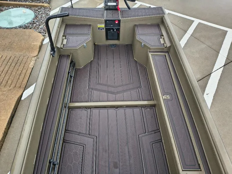 Slide: The Image of Gator-Tail 17/50 MID-DECK SAVAGE 2027 - 7