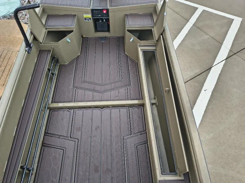 Slide: The Image of Gator-Tail 17/50 MID-DECK SAVAGE 2027 - 8