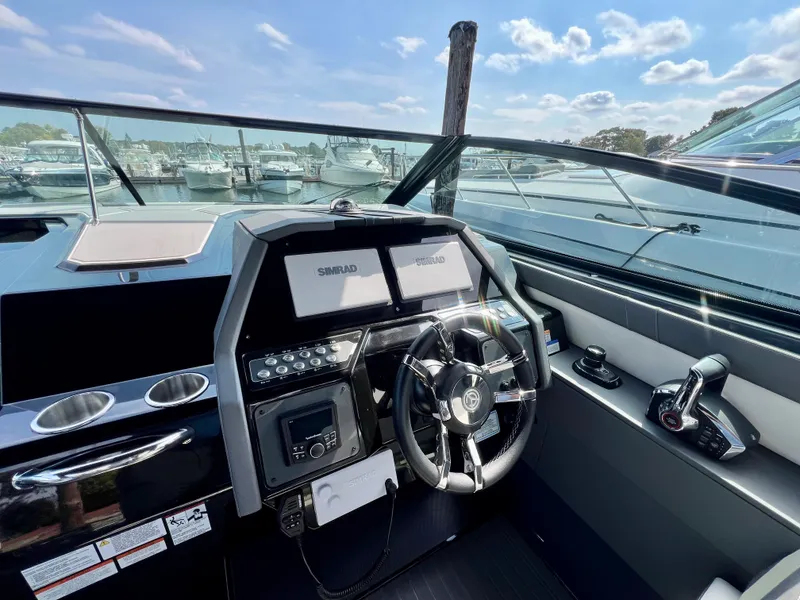 Slide: The Image of Cruisers 34 GLS South Beach Outboard 2023 - 11