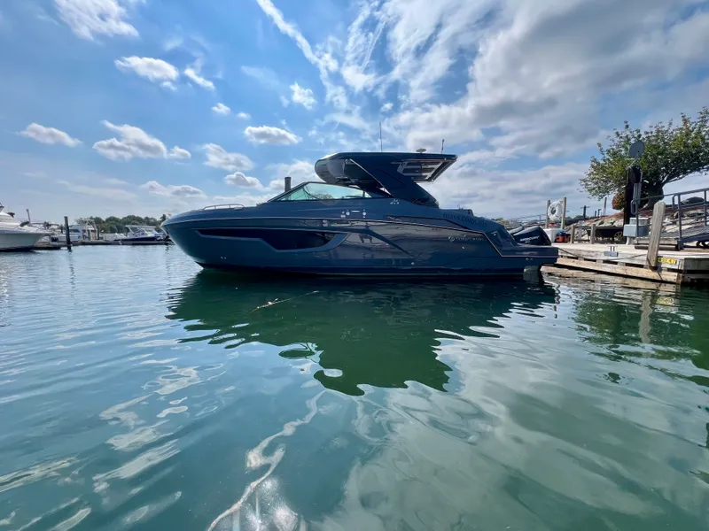 Slide: The Image of Cruisers 34 GLS South Beach Outboard 2023 - 3