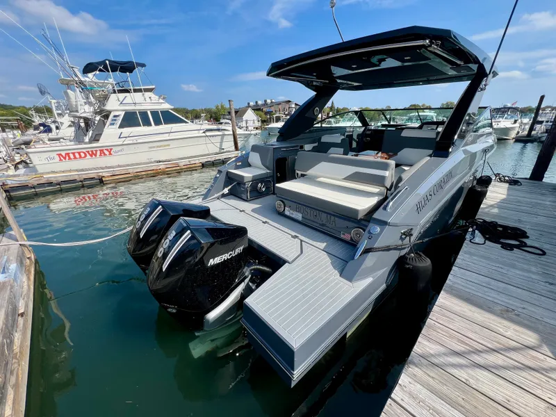 Slide: The Image of Cruisers 34 GLS South Beach Outboard 2023 - 4