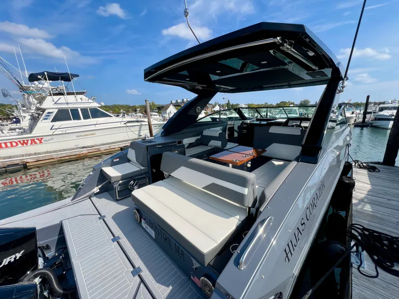 Slide: The Image of Cruisers 34 GLS South Beach Outboard 2023 - 5