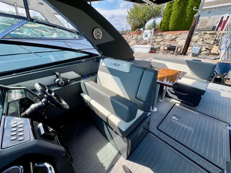 Slide: The Image of Cruisers Yachts 34 GLS South Beach Outboard 2023 - 13