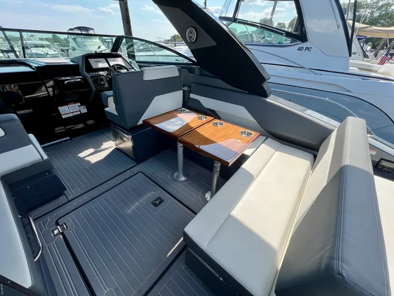 Slide: The Image of Cruisers Yachts 34 GLS South Beach Outboard 2023 - 9