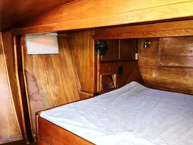 Slide: The Image of Queen walk-a-round bunk - 20