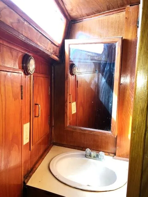 Slide: The Image of Master vanity - 22