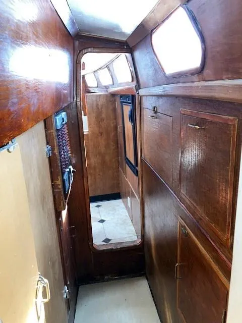 Slide: The Image of Hall way to salon - 27