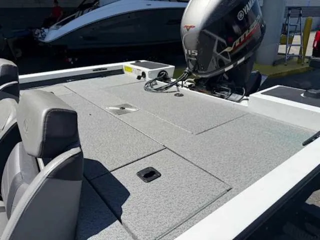 Slide: The Image of G3 Sportsman 1810 Vinyl 2020 - 4