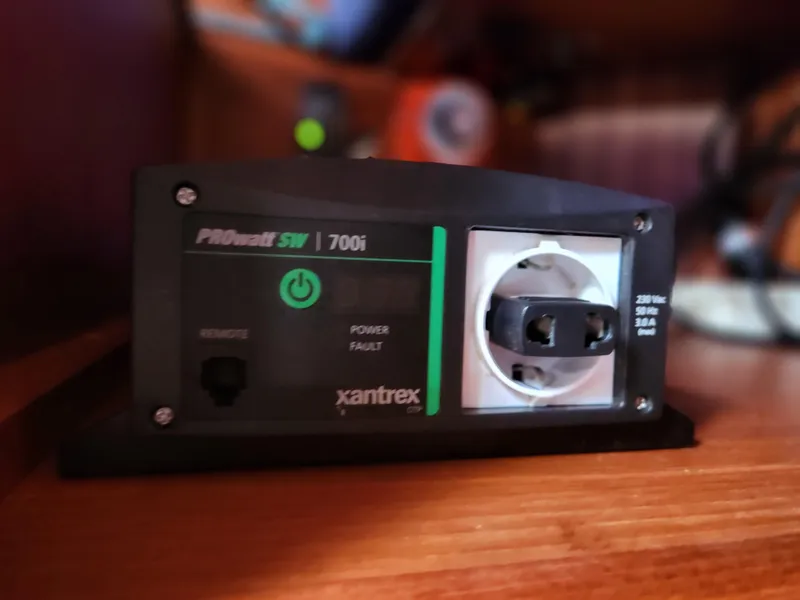 Slide: The Image of Xantrex PROwatt SW 700i power inverter in a 1989 Granada 375 Atlantica. - 16