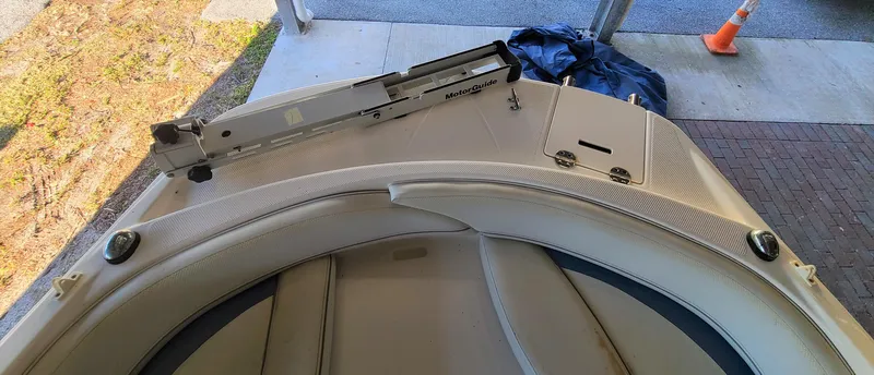 Slide: The Image of 2006 Bayliner 197 SD boat interior, bow seating area, and anchor storage. - 10