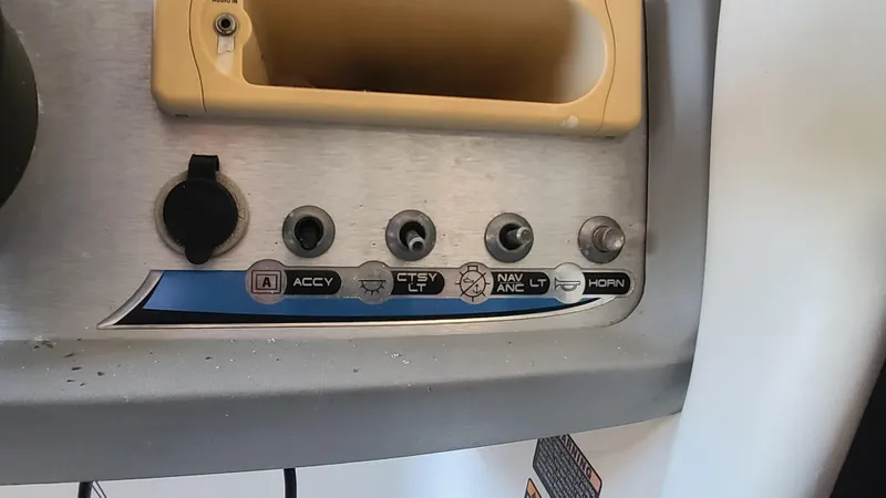 Slide: The Image of Control panel of a 2006 Bayliner 197 SD boat with accessory and light switches. - 18