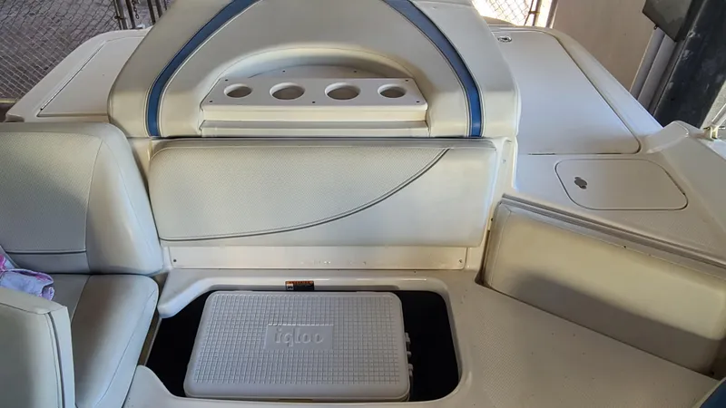 Slide: The Image of 2006 Bayliner 197 SD boat interior with built-in cooler and cup holders. - 22