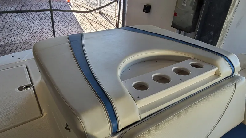 Slide: The Image of 2006 Bayliner 197 SD boat seating with integrated cup holders. - 23