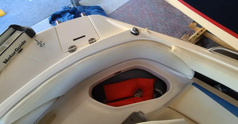 Slide: The Image of 2006 Bayliner 197 SD boat interior with storage compartment and life jacket. - 27