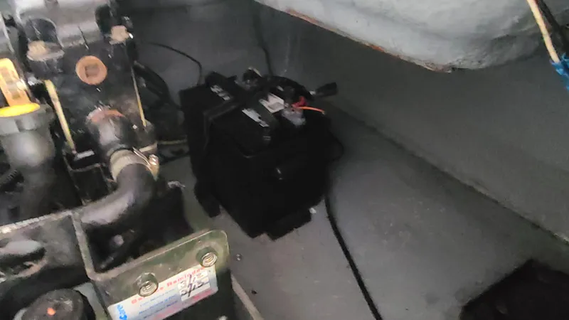 Slide: The Image of Battery compartment of a 2006 Bayliner 197 SD boat. - 32