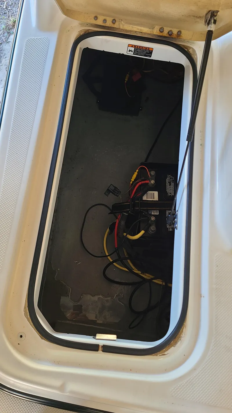 Slide: The Image of Battery compartment of a 2006 Bayliner 197 SD boat. - 36