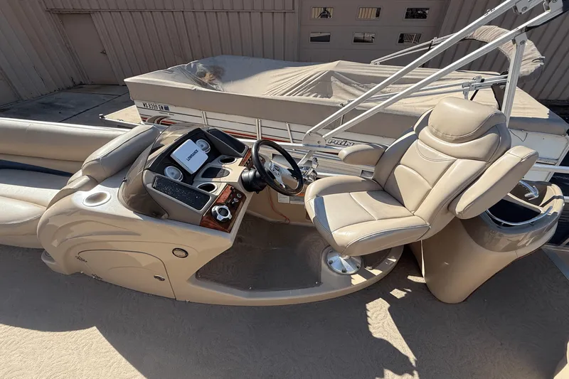 Slide: The Image of Regency SUNTRACKER PARTY BARGE 2012 - 10