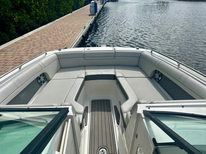 Slide: The Image of Sea Ray 270 SDX OB 2024 - 24
