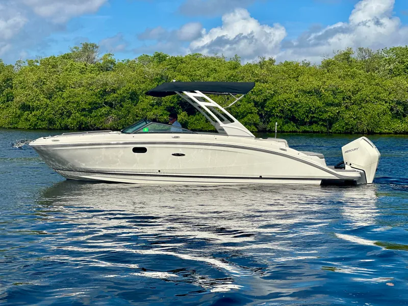Slide: The Image of Sea Ray 270 SDX OB 2024 - 4