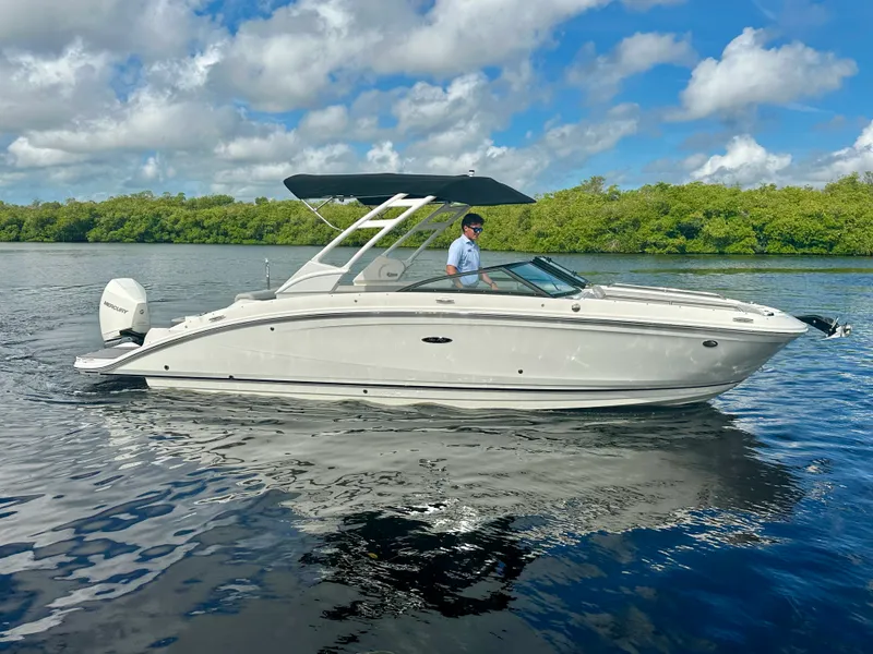 Slide: The Image of Sea Ray 270 SDX OB 2024 - 1