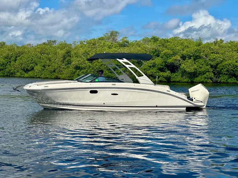 Slide: The Image of Sea Ray 270 SDX OB 2024 - 33