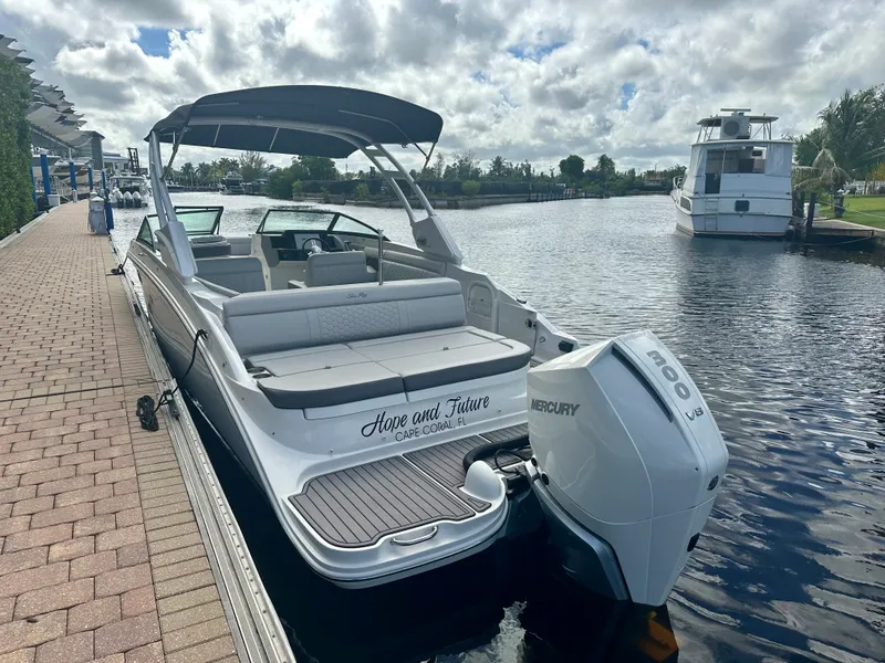 Slide: The Image of Sea Ray 270 SDX OB 2024 - 6