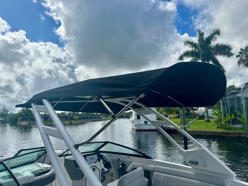 Slide: The Image of Sea Ray 270 SDX OB 2024 - 36
