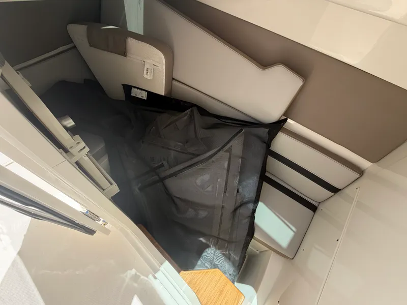 Slide: The Image of Boston Whaler 330 Vantage 2027 - 39