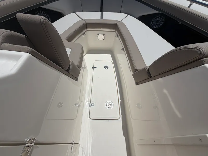 Slide: The Image of Boston Whaler 330 Vantage 2027 - 34