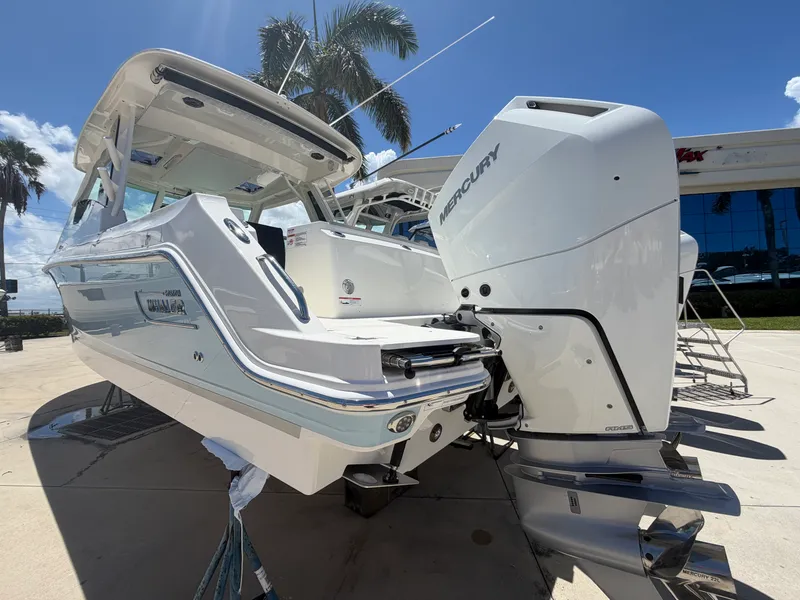 Slide: The Image of Boston Whaler 330 Vantage 2027 - 3