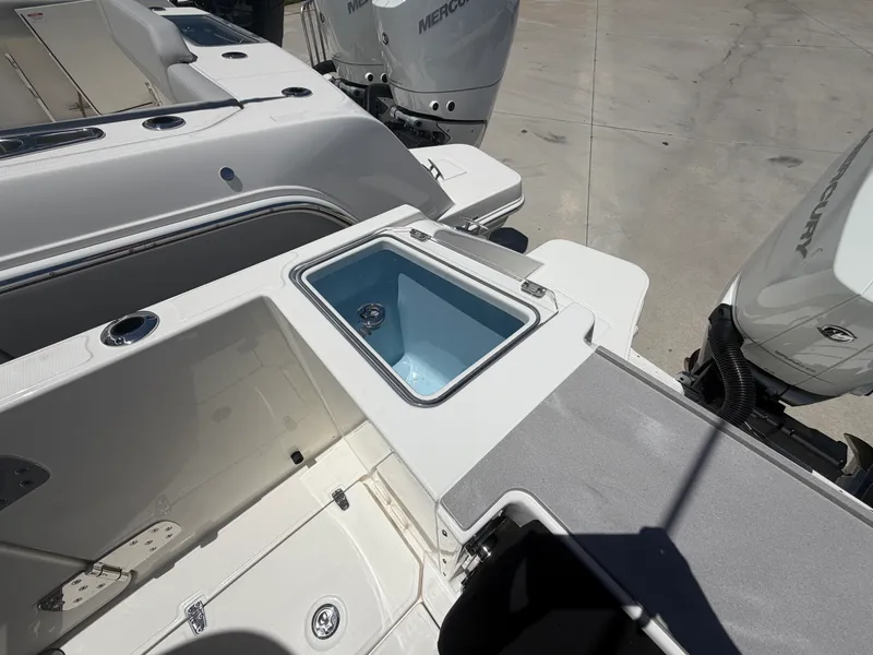 Slide: The Image of Boston Whaler 330 Vantage 2027 - 5