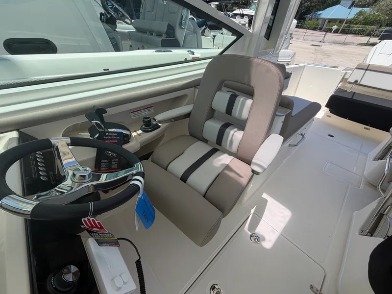Slide: The Image of Boston Whaler 330 Vantage 2027 - 19