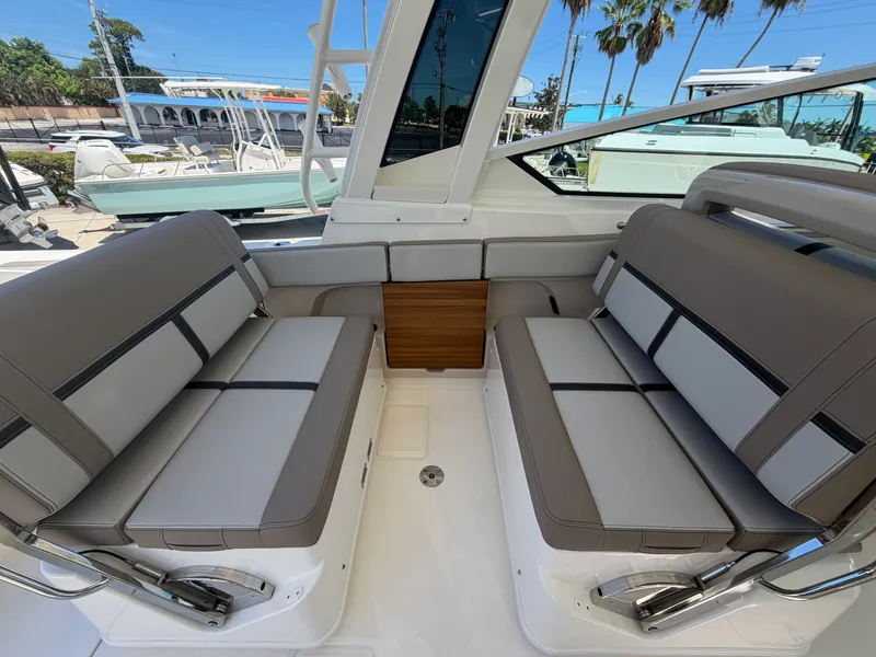 Slide: The Image of Boston Whaler 330 Vantage 2027 - 12