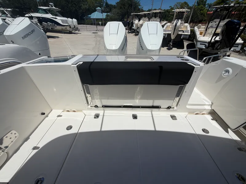 Slide: The Image of Boston Whaler 330 Vantage 2027 - 7