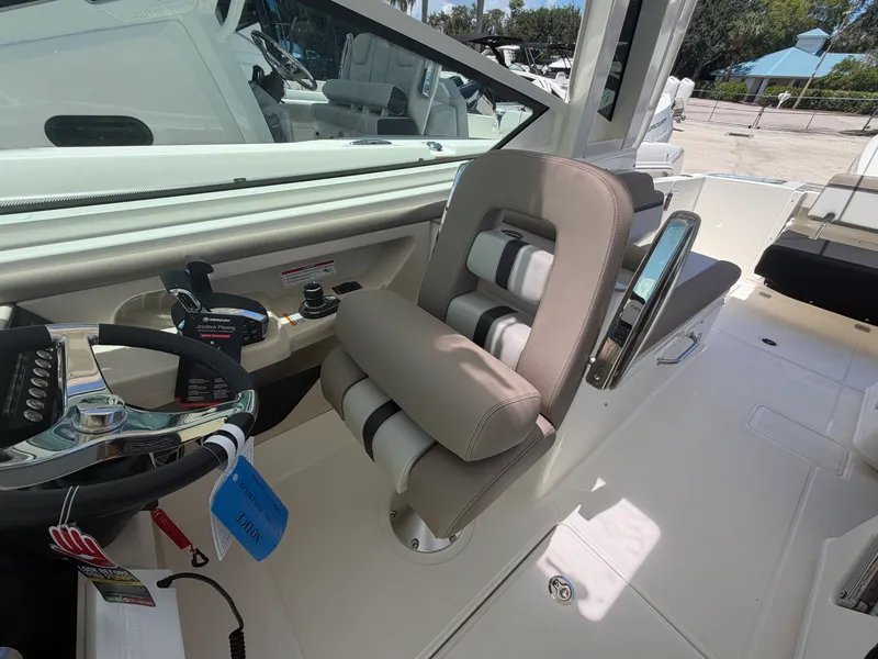 Slide: The Image of Boston Whaler 330 Vantage 2027 - 20