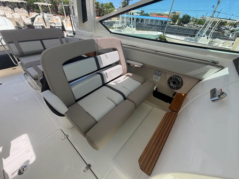 Slide: The Image of Boston Whaler 330 Vantage 2027 - 26