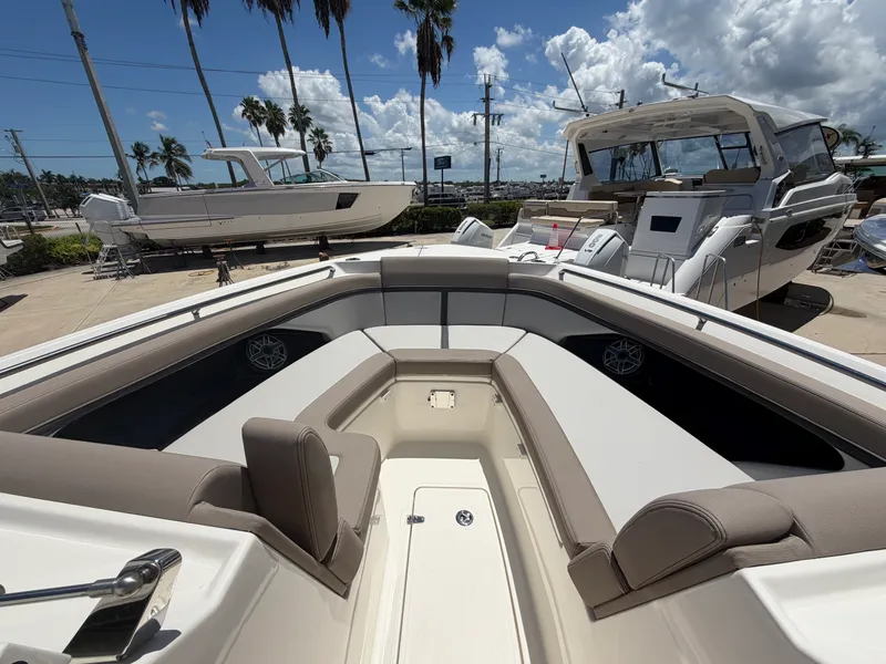 Slide: The Image of Boston Whaler 330 Vantage 2027 - 33
