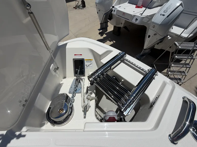 Slide: The Image of Boston Whaler 330 Vantage 2027 - 36